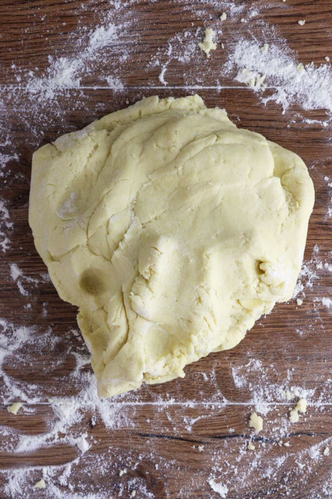 How to form and knead the dough to get the right consistency